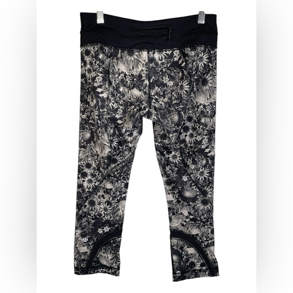 Lululemon Up The Pace Crop Flowabunga Black Angel Wing / Black / Angel Wing Sz 6 - Picture 5 of 11